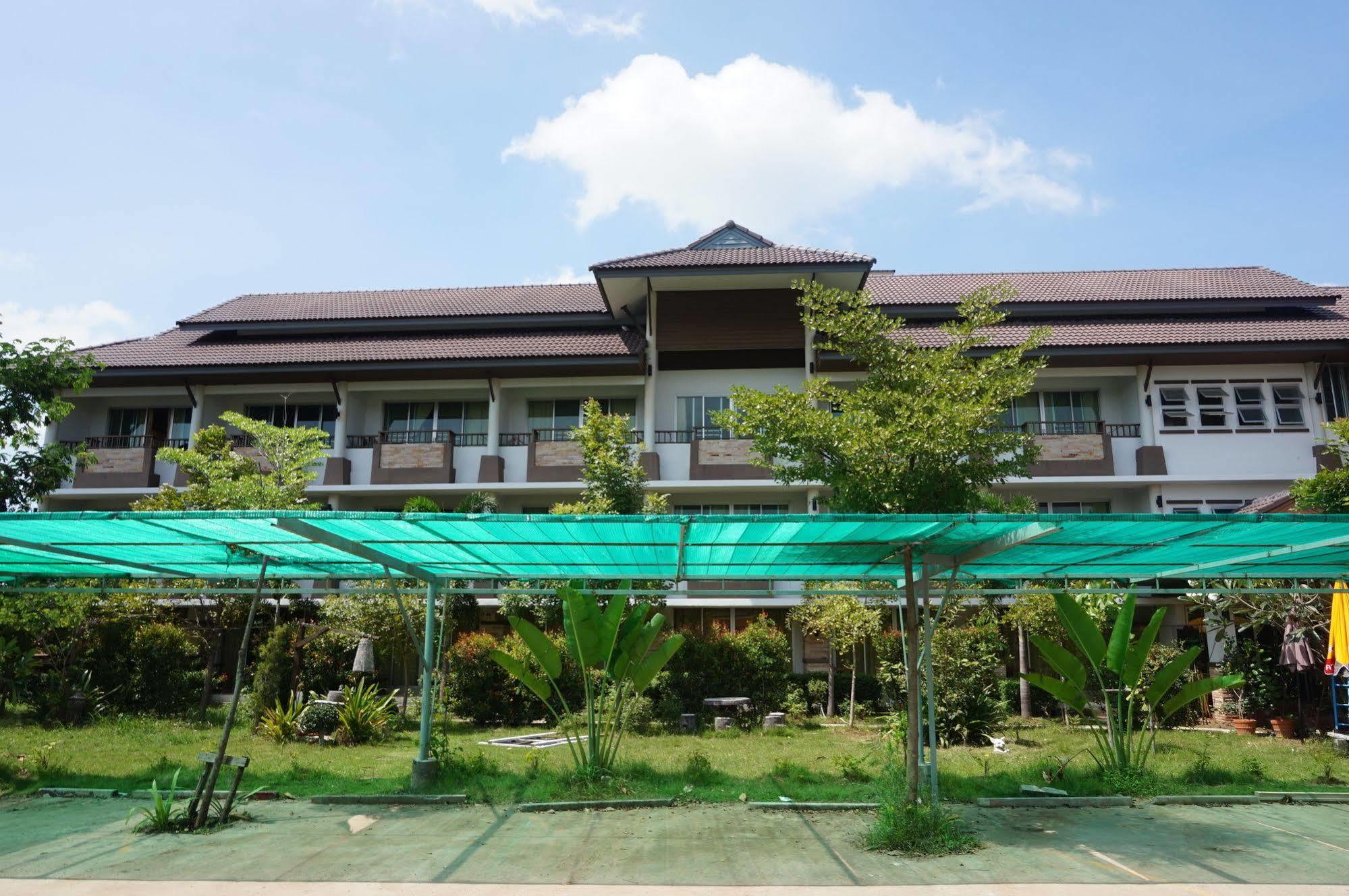 Banana Park Hotell Nakhonratchasima Exteriör bild